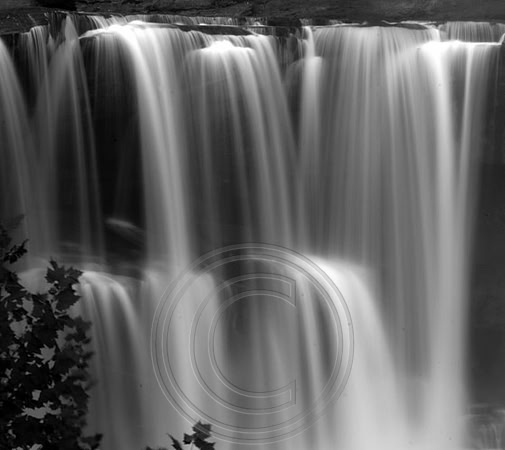 Cumberland Falls Up Close